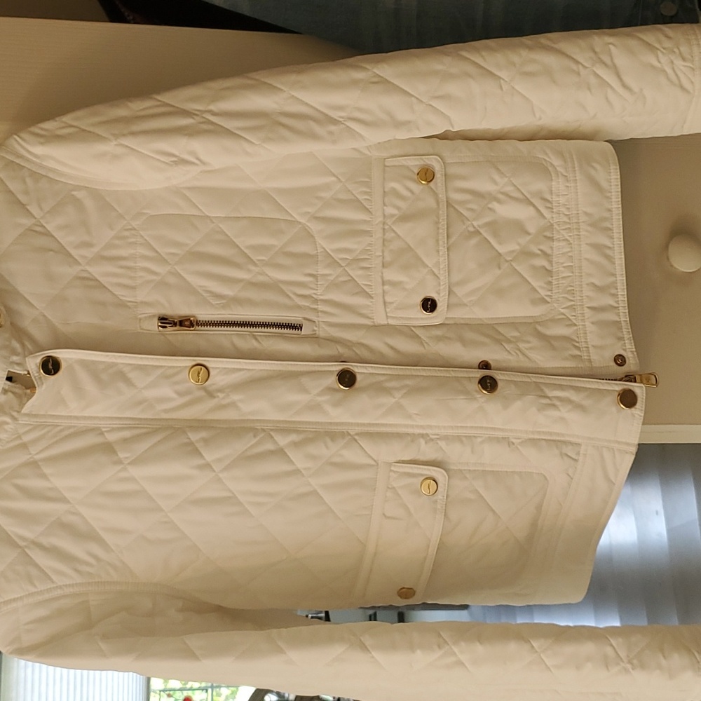 White jacket med